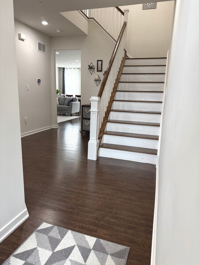 Building Photo - 115 Wynstone Ct