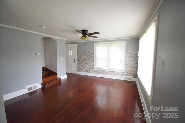 Foto del edificio - 614 N Ellis St