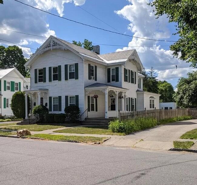 Building Photo - 13 Grove Ave