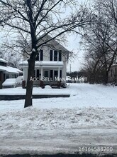 Building Photo - 836 Coit Ave NE