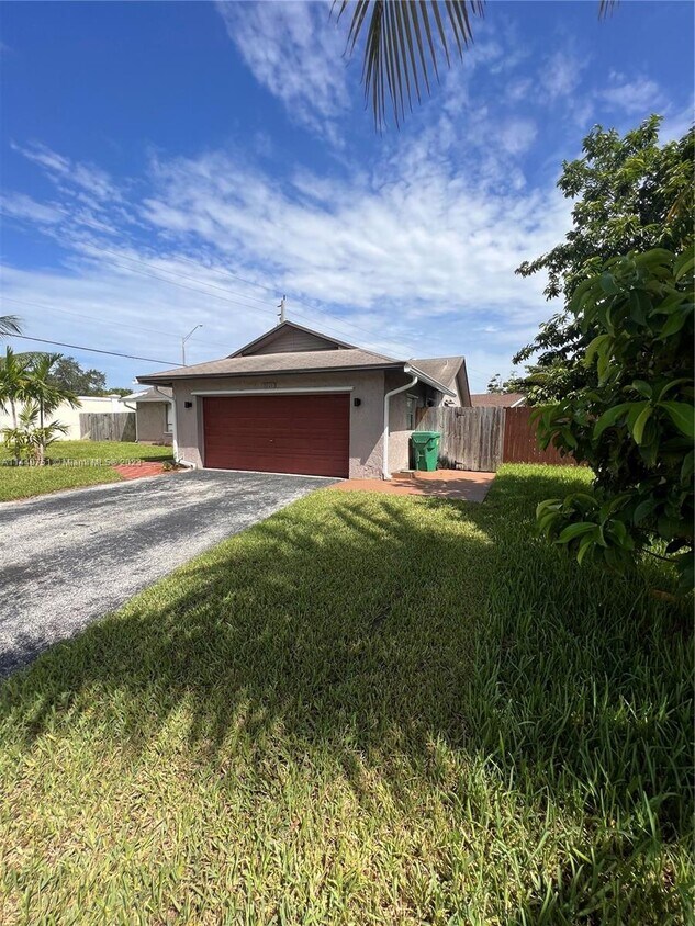 8721 NW 47th St, Lauderhill, FL 33351 House Rental in Lauderhill, FL