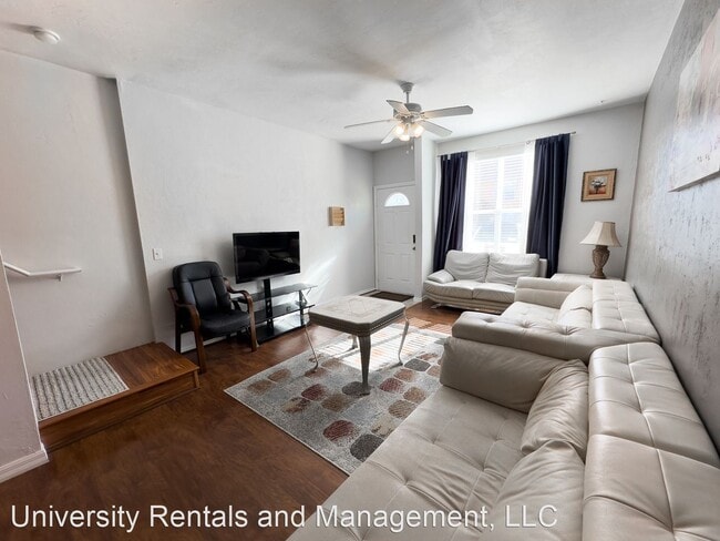 Building Photo - 2 br, 2.5 bath House - 3910 SW 20TH AVE UN...