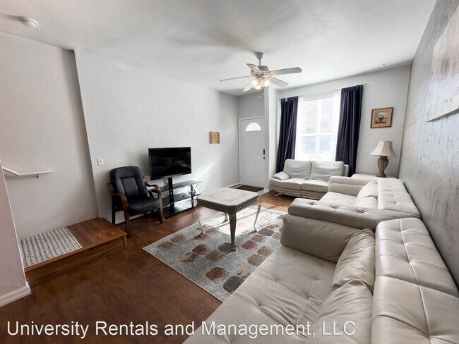 Foto del edificio - 2 br, 2.5 bath House - 3910 SW 20TH AVE UN...