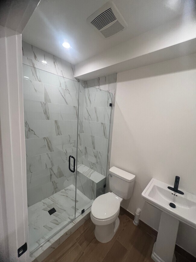 Foto del edificio - 6903 Fulton Ave