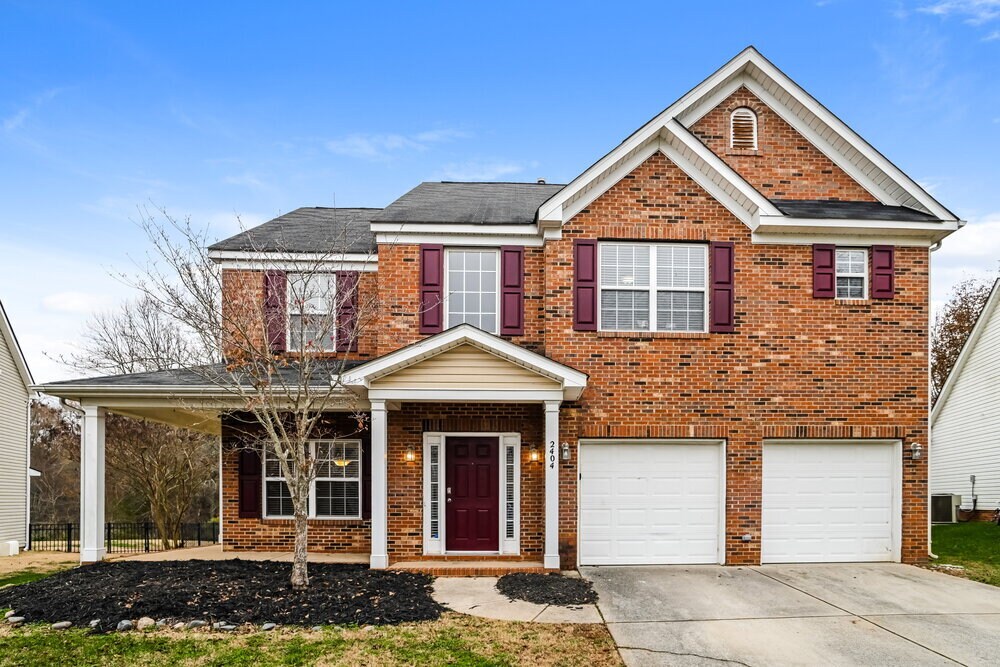 Foto principal - 2404 Sierra Chase Dr