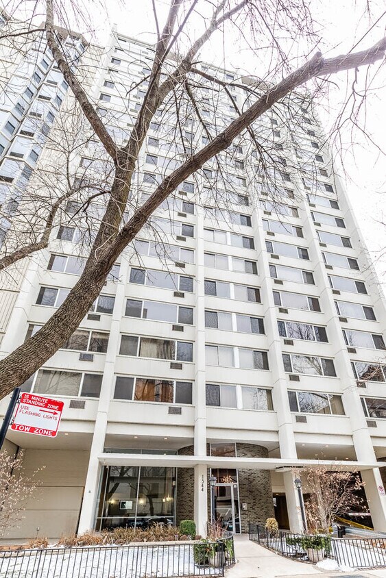 Foto principal - 1344 N Dearborn Pkwy