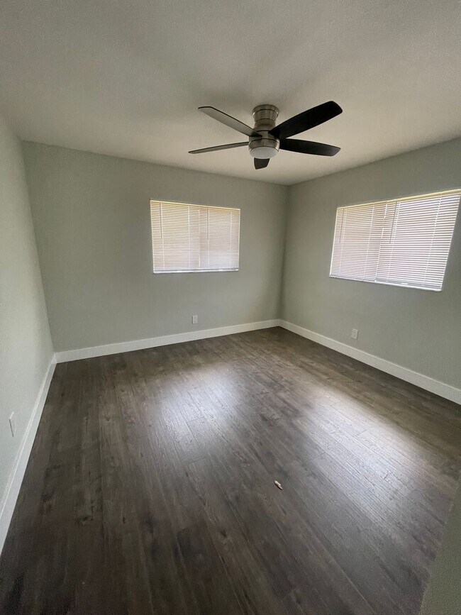 Foto del edificio - 1920 SW 47th Terrace