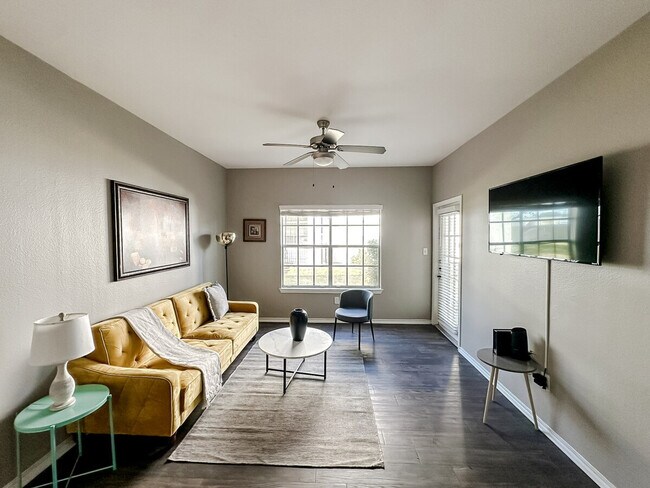 Foto del edificio - 6225 Saratoga Blvd