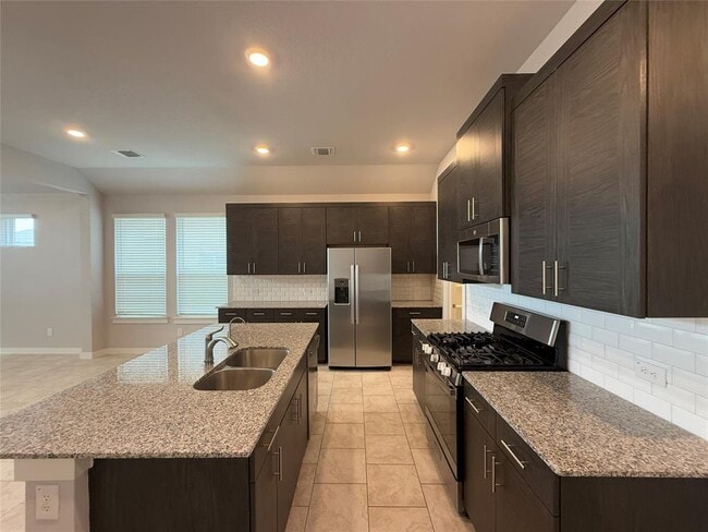 Foto del edificio - 18300 Emu Ln