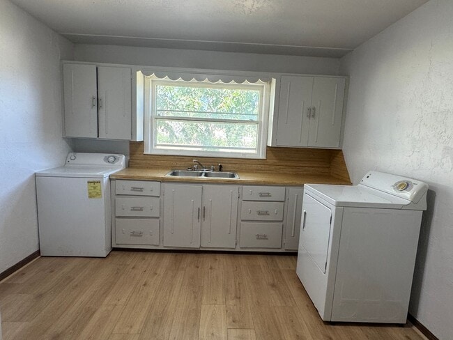 Foto del edificio - 813 SW E Ave