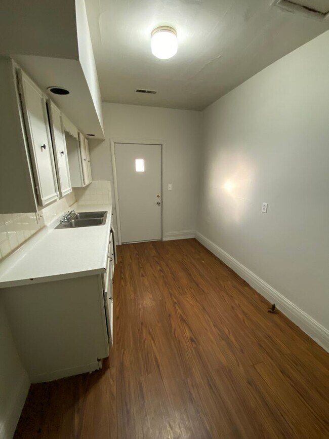 Building Photo - 1434 Saint Joseph Blvd
