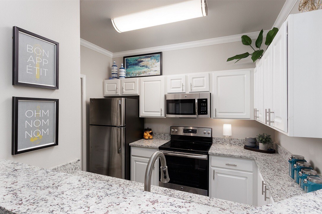 Creekside 121 Apartments in Carrollton, TX