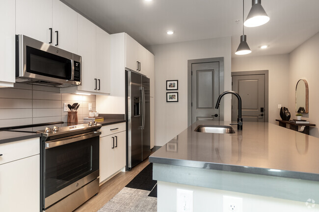 1BR, 1BA - Kitchen - Residences Glenwood Place