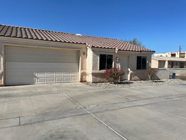 Building Photo - Unfurnished Long Term Duplex unit