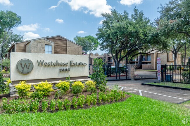Alternar - Estates at Westchase
