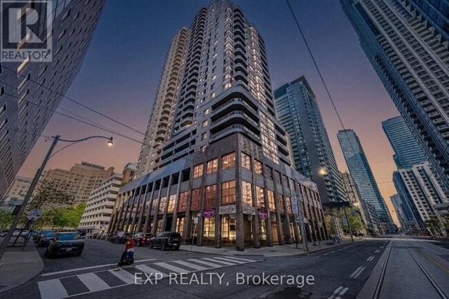 Building Photo - 736 Bay St.