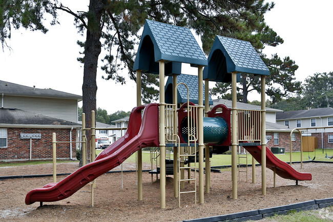 Play Area - Live Oaks Apartments