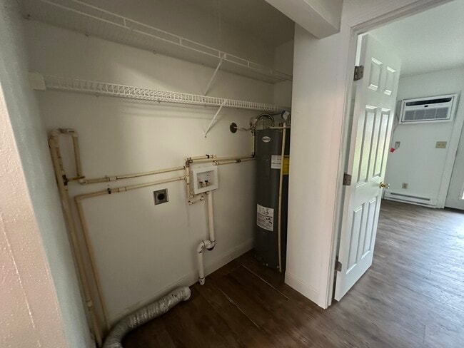 Foto del edificio - 1053 Lakeshore Dr