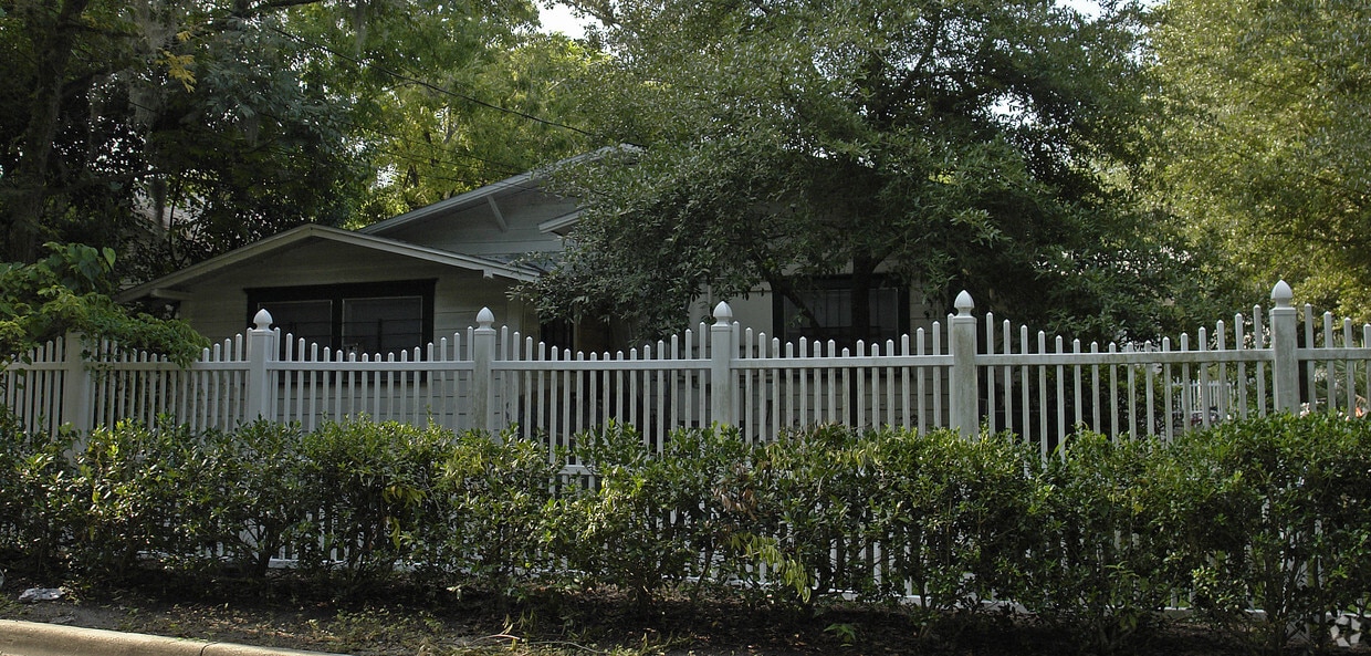 Building Photo - 823 NW 3rd Ave