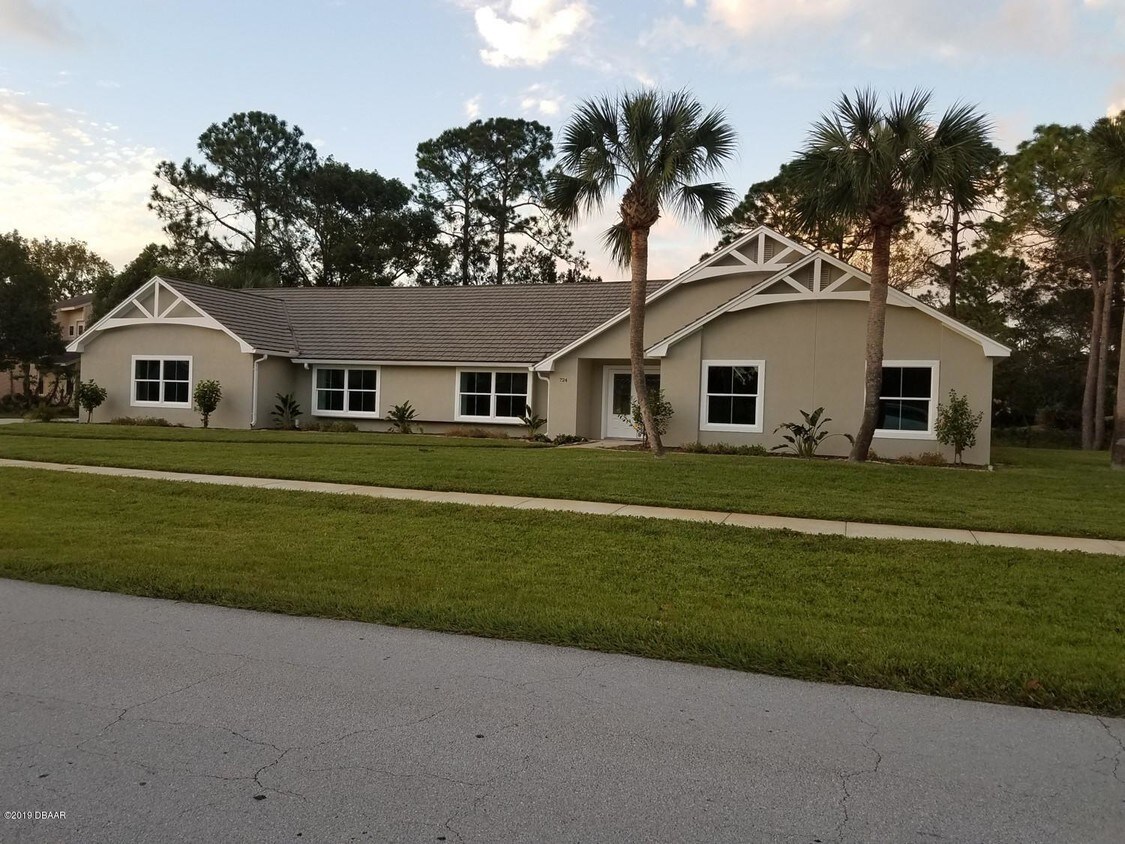 724 Pelican Bay Dr, Daytona Beach, FL 32119 House for Rent in Daytona