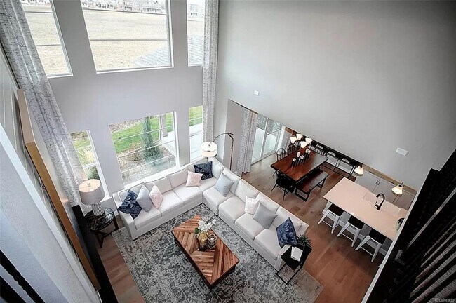 Building Photo - Beautiful 6 Bedroom home in Mosaic
