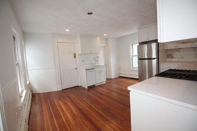 Building Photo - 12 Albion Pl