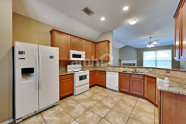 Foto del edificio - 8723 Rollick Dr