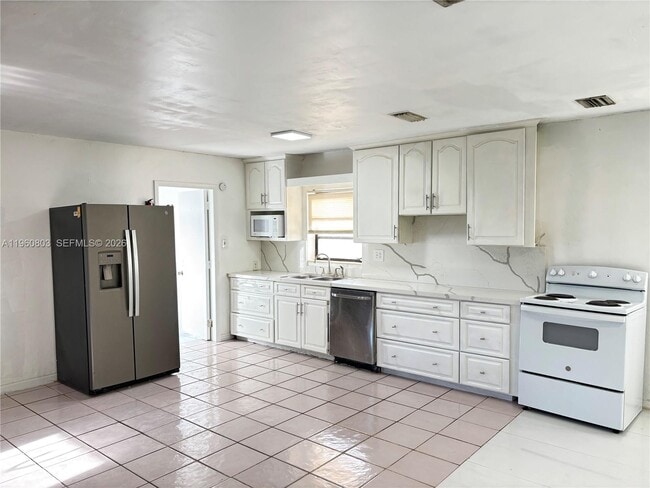 Foto del edificio - 9711 Caribbean Blvd