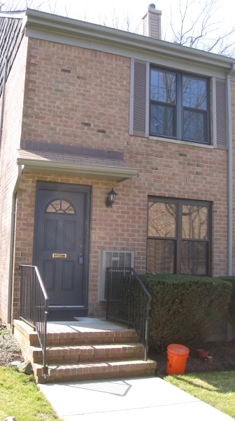 Building Photo - 181 Long Hill Rd