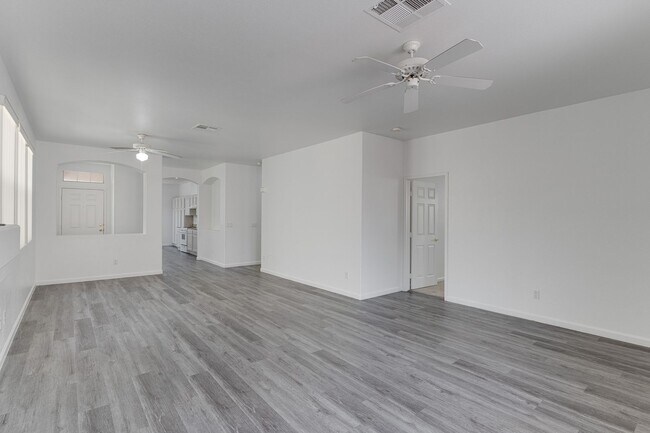 Building Photo - CHARMING 3BEDROOM SINGLE STORY 89012