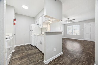 Building Photo - 3800 Sherwood Ln