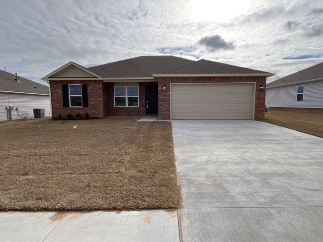Building Photo - *Rent FREE until May 1 + NO HIDDEN FEES!* Your NEW HOME! Three Bedroom | Two Bath Home in Claremore