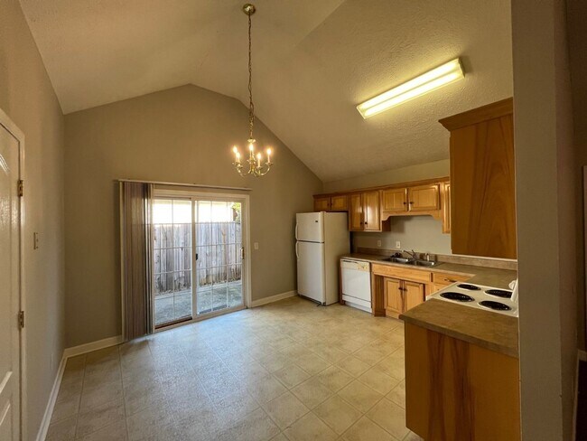 Building Photo - 3 br, 2 bath House - 2011 Liberty Dr.