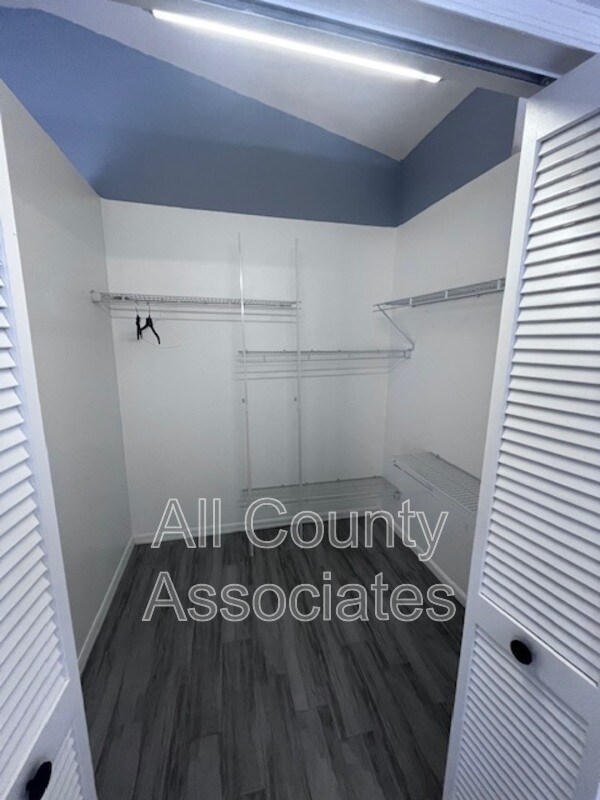 Foto del edificio - 8302 Matthew Dr