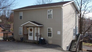 Building Photo - 1112 Burns St