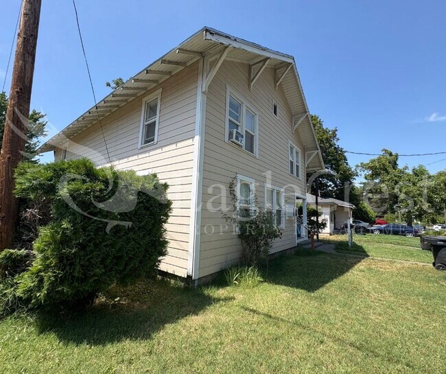 Building Photo - 630 Frisco St