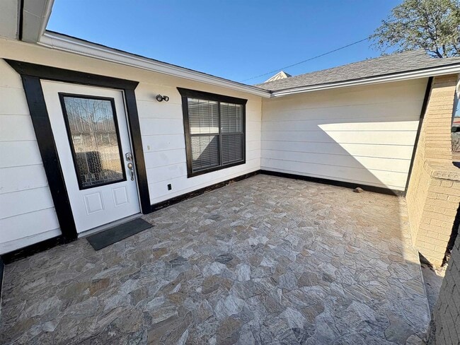 Building Photo - 102 Jaimie Way