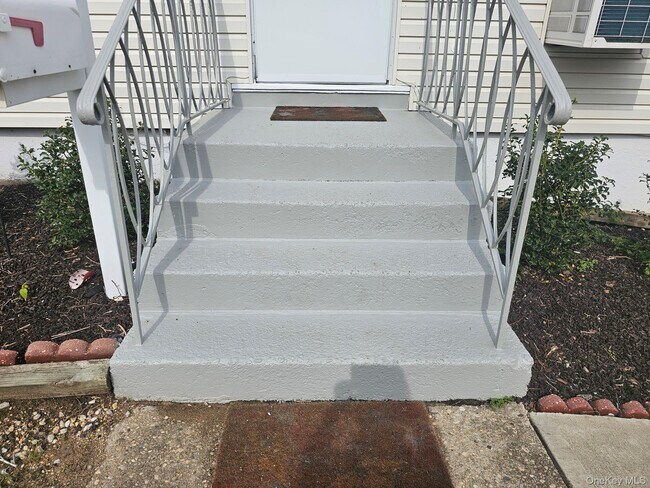 Building Photo - 43 Guilford Park Dr