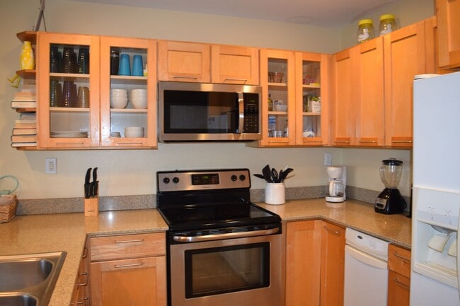 Foto del edificio - Hale Kanani  - 3bd. 2ba. Furnished Oceanfront Unit Available 4.1.2026 for 10 month lease.