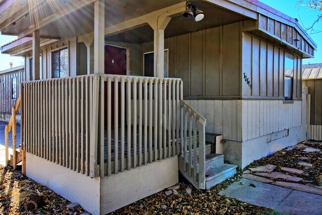 Building Photo - 3061 1/2 Sandpiper Ave