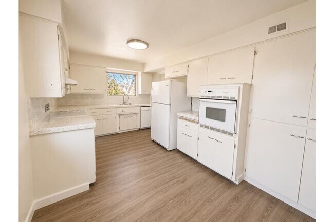 Building Photo - 5240 Prosperity Ln