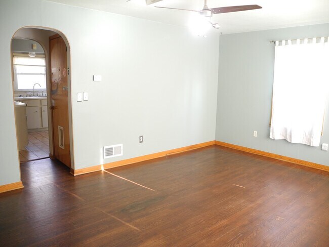 Foto del edificio - 1325 Larson Ct