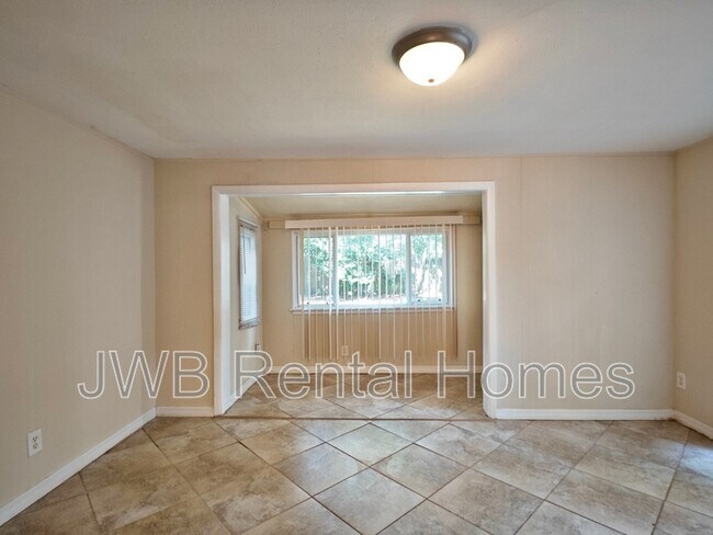 Foto del edificio - 2490 Woolery Dr