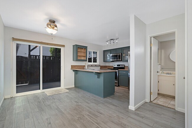 Building Photo - 685 Seacoast Dr