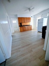 Building Photo - 850 County St