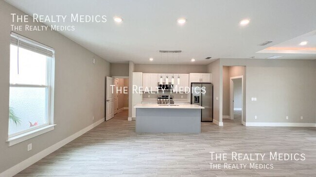 Building Photo - 256 Gladiola Ct