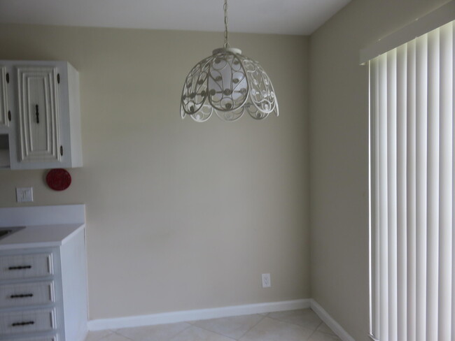 Building Photo - 8584 Bella Vista Dr