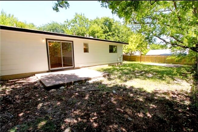 Foto del edificio - 9805 Dallum Dr