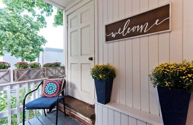 Building Photo - 1054 S Main St