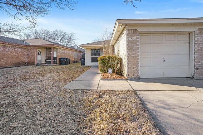 Building Photo - 3630 Hulen Park Cir